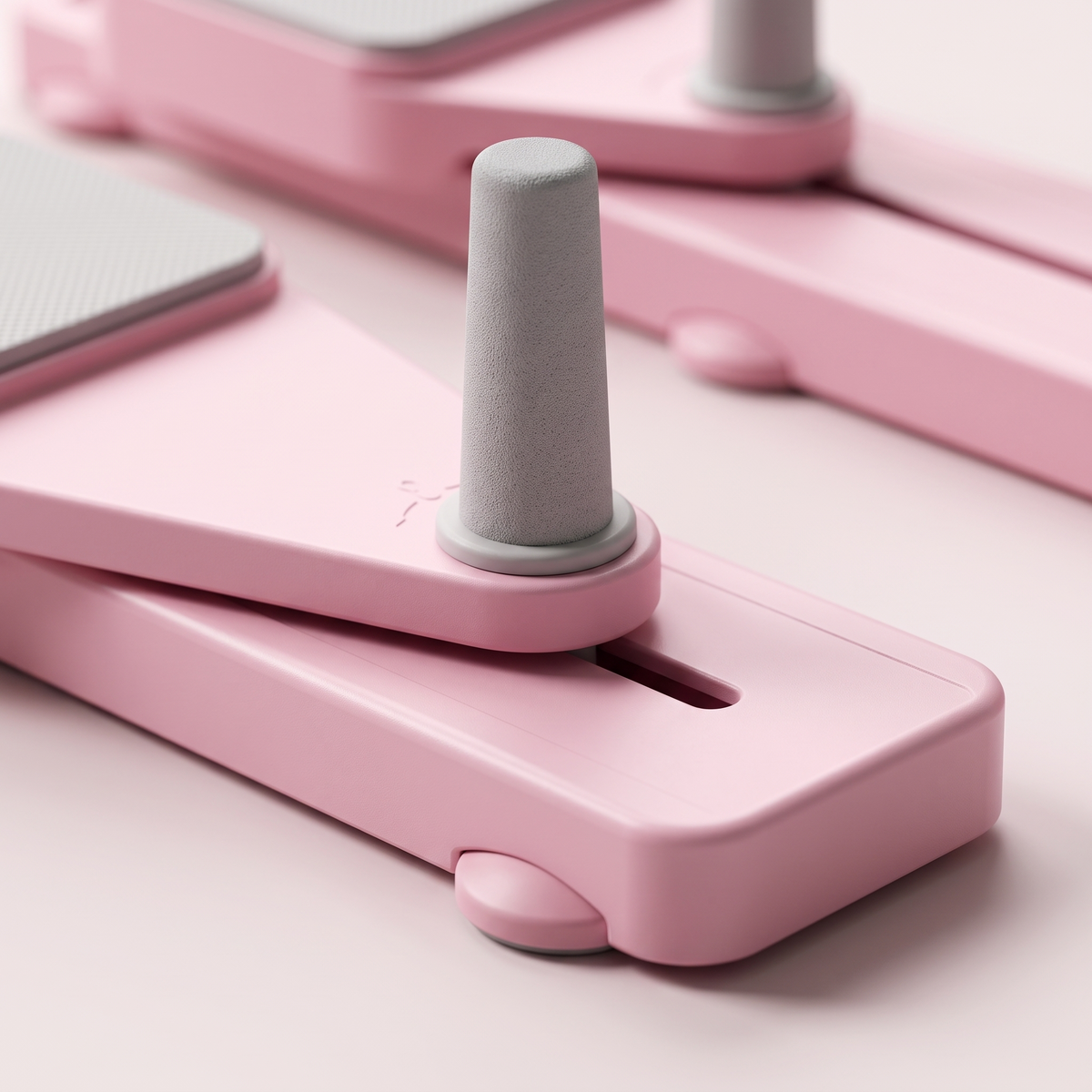 Rail, knee pad and anti-slip base detail